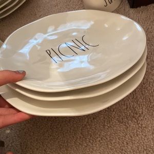 Rae Dunn plate set
